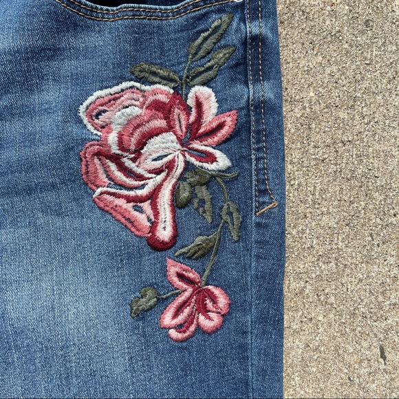 Kensie Pink Floral Embroidered Jeans Size 10/30 - Picture 7 of 7